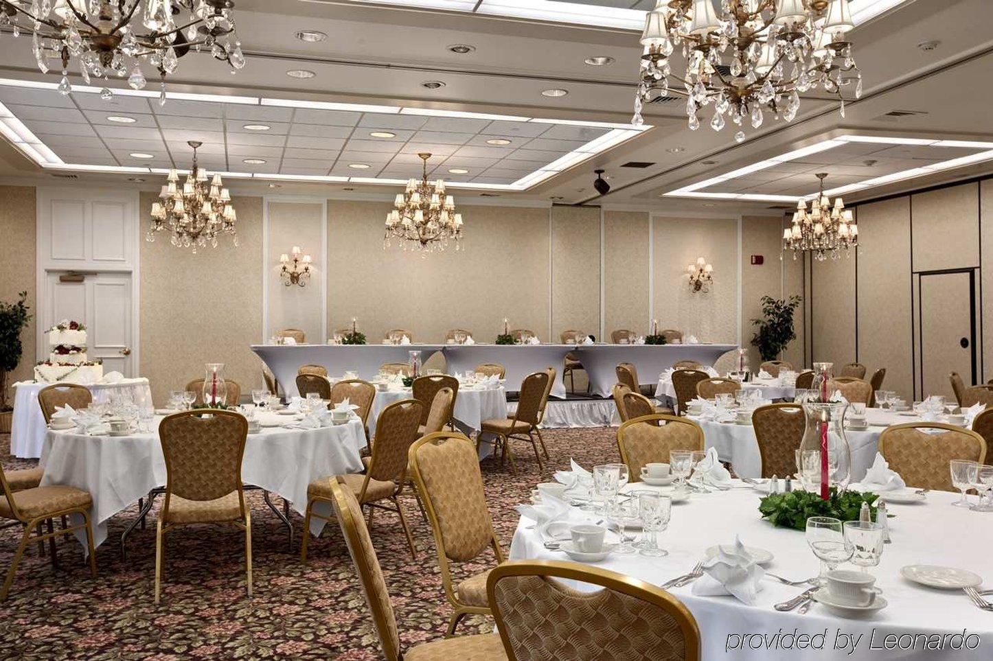 Delta Hotels By Marriott Burlington Restoran gambar